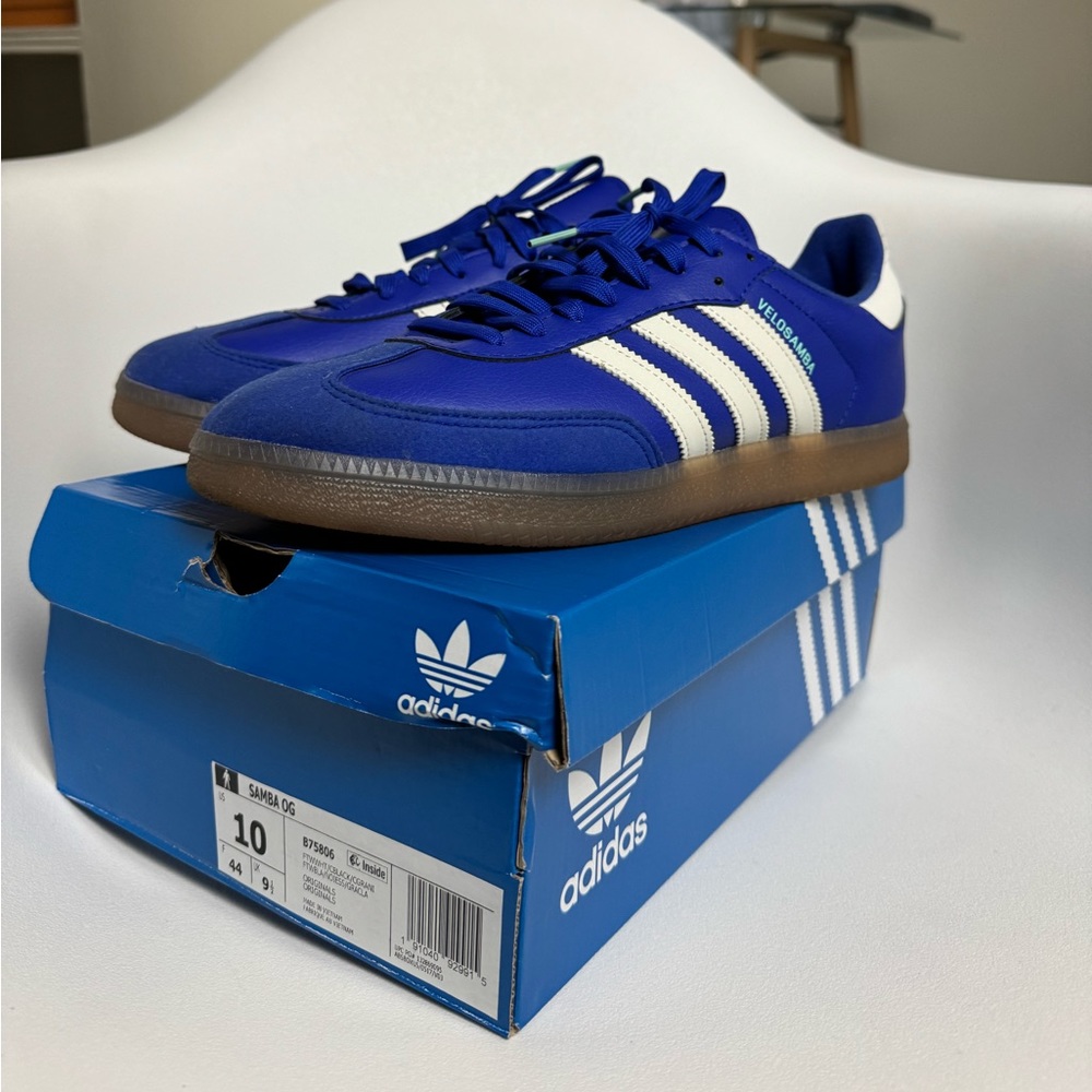 Adidas Blue Sambas new. Men’s size 10